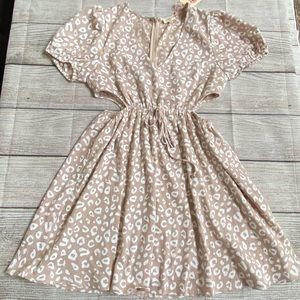 Entro dress with side cut out beige and white leopard Size L